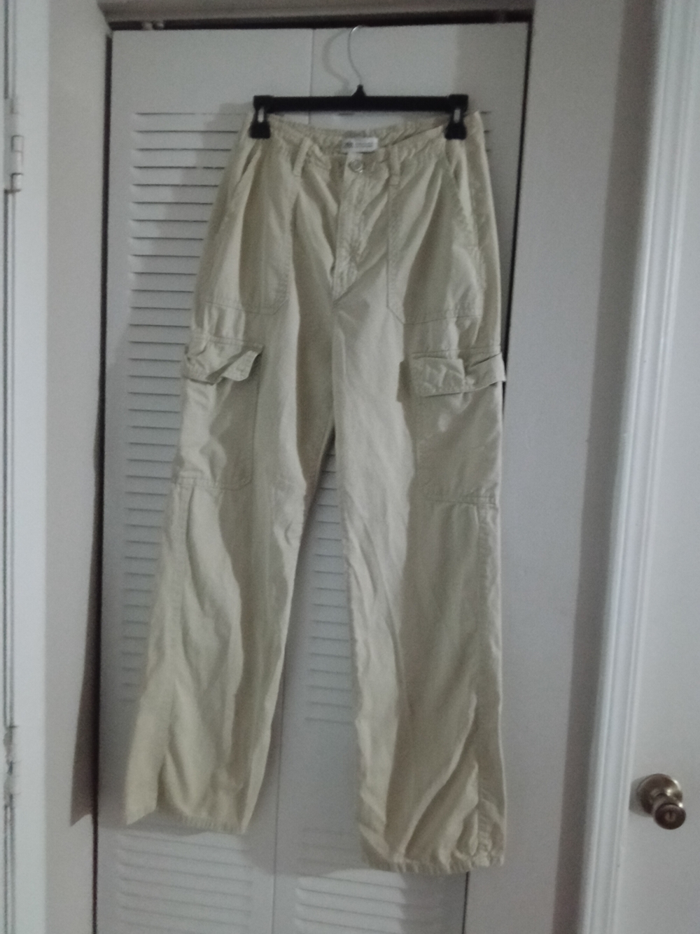 Zara Women's Cargo Pants in Light Beige